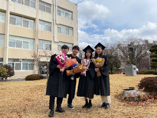 Leavers and Newcomers 대표이미지